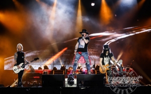 Kisah Driver Ojol Menang Tiket Gratis Jadi Viral, Konser Guns N' Roses Trending Topik di Twitter