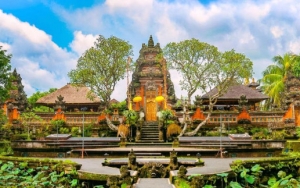 Mempelajari Peninggalan Sejarah di Istana Puri Saren Ubud, Bali