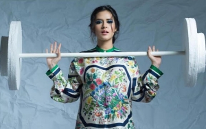 Raisa Pamer Perut Hamil Pakai Pose Superman, Netter Dibuat Makin Takjub