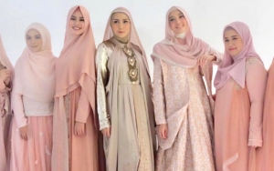 Kartika Putri Punya Geng Muslimah, Netter: Sejuk Lihatnya