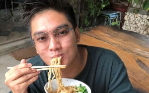 Boy William Peringati Hari Pahlawan Sambil Minum Bir, Warganet Nyinyir