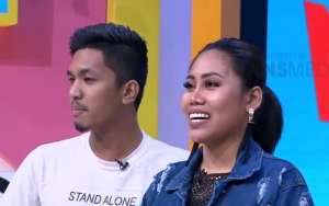 Akhirnya Terungkap, Ini Alasan Suami Evi Masamba Sempat Galau Sehari Sebelum Nikah