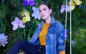 Asyik Makan Bunga Melati, Wajah Glowing Luna Maya Bikin Netter Terpesona
