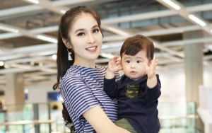Digendong Pria Ganteng Ini, Ekspresi Lucu Putra Sandra Dewi Buat Warganet Gemas