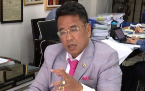 Janji Bantu Baiq Nuril, Hotman Paris Minta Publik Tulis Surat Permohonan ke Jaksa Agung