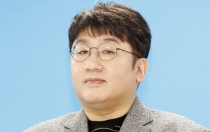 Diduga Pacari Cewek Cantik dan Seksi Seumuran Jungkook, Bos Agensi BTS Jadi Sorotan