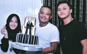 Sule Ultah Perdana Tanpa Eks Istri, Pilar 'Raksasa' Hingga Kolam Renang di Rumahnya Bikin Iri