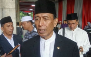 Makamkan Bayinya, Putri Menteri Wiranto Ternyata Bercadar Jadi Sorotan