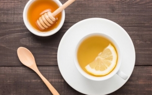Konsumsi Lemon Madu Hangat saat Musim Dingin