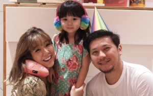 Dibully Bikin Ibu Gading Stroke dan Gugat Cerai Setelah Tajir, Gisel Santai Pamer Punggung Seksi
