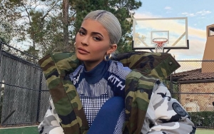 Kylie Jenner Bagikan Deretan Foto Seksi untuk Kalender 2019