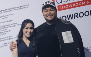 Tiduran Satu Ranjang Sambil Bercengkerama Dengan Ivan Gunawan, Ayu Ting Ting Dihujat Habis-Habisan