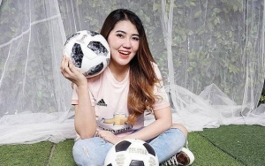 Fans Khawatir, Via Vallen Mendadak Diminta Turun dari Pesawat