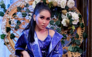 Tampil Simpel Saat Kondangan, Ayu Ting Ting Ternyata Tenteng Tas Seharga Puluhan Juta