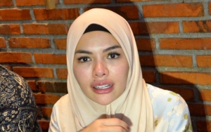 Foto Uangnya Dituduh Hasil Comot, Nikita Mirzani Unggah Klarifikasi Akun Gosip