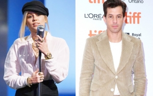 Miley Cyrus dan Mark Ronson Bagikan Preview Single Duet 'Nothing Breaks Like a Heart'