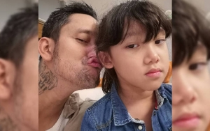 Sang Ayah Pamer Pete, Muka Syok Buah Hati Tora Sudiro Bikin Netter Salah Fokus