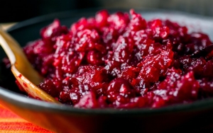 Darah Menstruasi Berwarna Merah Tua Mirip Cranberry