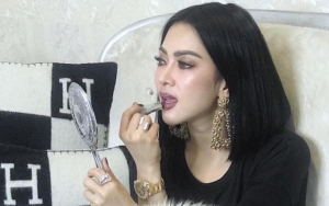 Tulis Caption Ini, Syahrini Beri Kode Soal Hubungannya dengan Reino Barack?
