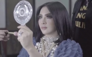 Tulis Caption 'Cintaku Kandas', Netter Duga Syahrini Sindir Putusnya Luna Maya-Reino Barack