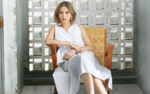 Jessica Iskandar Pose Ala Model, Warganet Bingung Soal Kaki 'Hilang'