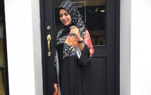 Nikita Mirzani Pamer Jam Tangan Harga Setengah Miliar, Tangan Berotot Bikin Salfok
