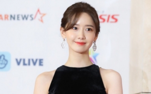 Dandanan di AAA 2018 Dipuji, Gaun Yoona Ternyata Jauh Lebih Murah dari Dress Bunga-Bunga Jennie