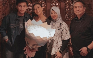Awkarin Pamer Perayaan Momen Ultah Bareng Kekasih Baru, Warganet: Semoga Pacar Terakhir