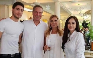 Lagi Kasmaran, Ungkapan Cinta Bule Ganteng ke Aura Kasih Ini Bikin Baper Maksimal