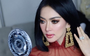 Keluaran Brand Ternama, Harga Aksesoris Mungil Syahrini Ini Sukes Bikin Netter Syok