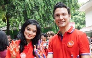 Titi Kamal Ulang Tahun, Christian Sugiono Beri Kecupan Mesra dan Ucapan Manis