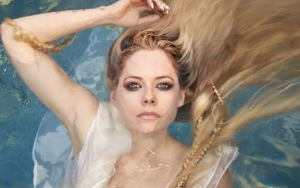 Umumkan Tracklist dan Cover Album 'Head Above Water', Avril Lavigne Tampil Bugil