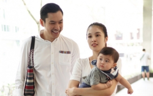 Sibuk Gendong Anak di Video Ini, Wajah Ganteng Suami Sandra Dewi Jadi Sorotan Netter