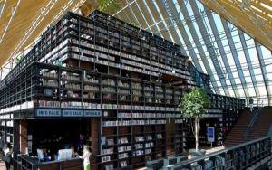 Book Mountain Library di Belanda 