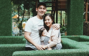 Franda Unggah Foto Buah Hati Sedang Tidur, Pose 'Terbang' Vechia Bikin Gemas Warganet