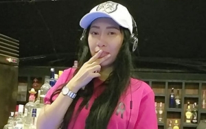 Dewi Sanca Pamer Foto Mesra Bareng Pacar, Ketiak Ditutup Stiker Jadi Sorotan
