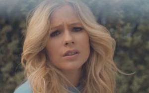 Susul 'Head Above Water', Avril Lavigne Rilis Single 'Tell Me It's Over'