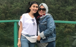 Tak Satu Meja Saat Makan Bareng Asisten Rumah Tangga, Orangtua Ayu Ting Ting Dikritik Netizen