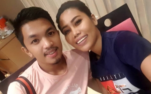 Suami Tampan Curhat Baper Dibully Terpaksa Nikah, Evi Masamba Sembunyikan Tangis di Foto Ini?