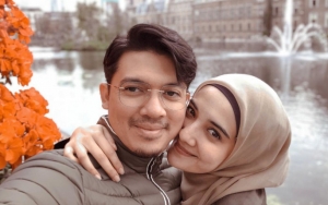 Foto Romantis Dirangkul Irwansyah, Zaskia Sungkar Malah Alami Encok