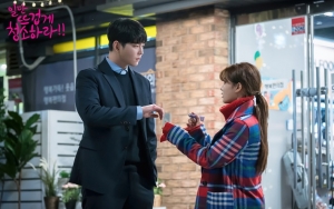 Cuplikan Adegan Hot Yoon Kyun Sang - Kim Yoo Jung di 'Clean with Passion for Now' Bikin Heboh