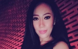 Biasa Bagikan Postingan Seksi Hingga Vulgar, Warganet Heboh Dewi Sanca Pamer Foto Pakai Hijab