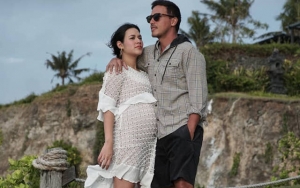 Hamish Daud Pajang Foto Istri, Aksi Raisa Main Di Kolam Bikin Ngilu Warganet