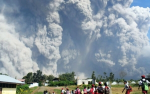 Gunung Sinabung  Meletus Pada Februari 2018