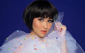 Joget Girang Menuju Tahun Baru 2019, Belahan Rok Ayu Ting Ting Jadi Sorotan