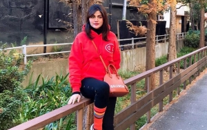 Hilda Vitria Pamer Foto Liburan, Warganet Malah Ungkit Adik Billy Syahputra Jadi Tukang Parkir