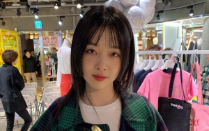 Pesta Tahun Baru Bareng Teman-Teman, Sulli Gila-Gilaan Buka Rok Hingga 'Pose Intim' Bareng Cowok
