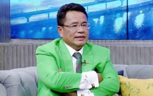 Ditemui Penggemar, Sikap Hotman Paris Hutapea Bersalaman Pakai Tangan Kiri Dikritik