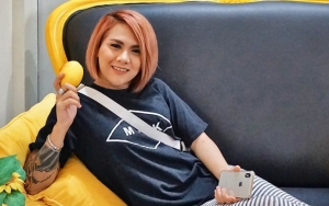 Masih Enggan Pamer Sosok Kekasih Baru, Evelin Nada Anjani Bagikan Foto Bergandengan Tangan 