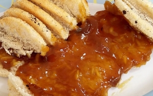 Bandros Dengan Topping Bervariasi yang Lezat Banget
